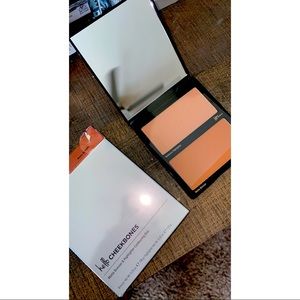 It Cosmetics Bronzer and Highlighter Palette